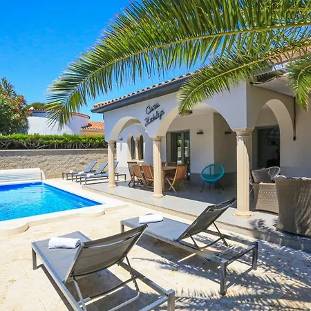 Hidalgo Only Families Villa *